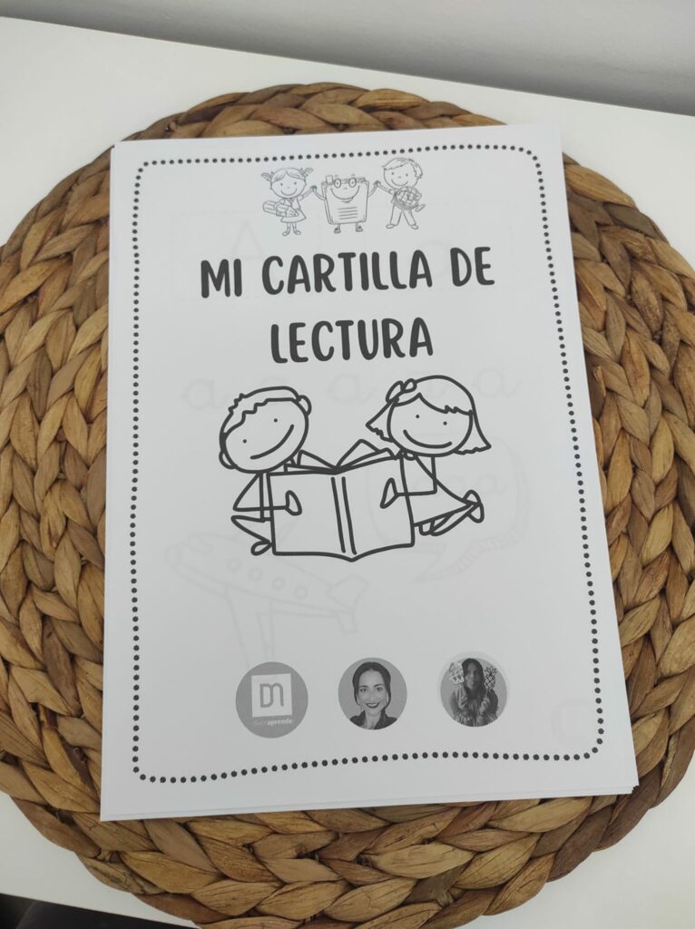 Cartilla de lectura letra ligada blanco y negro